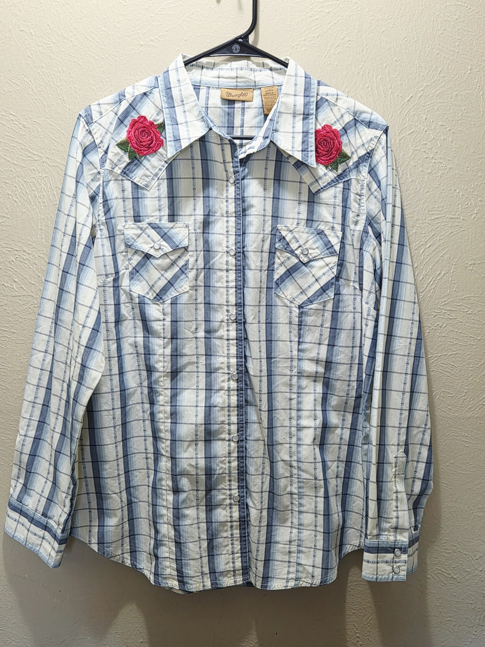 Wrangler Women’s Large Western Shirt Blue Plaid Embroidered Roses Pearl Snap
